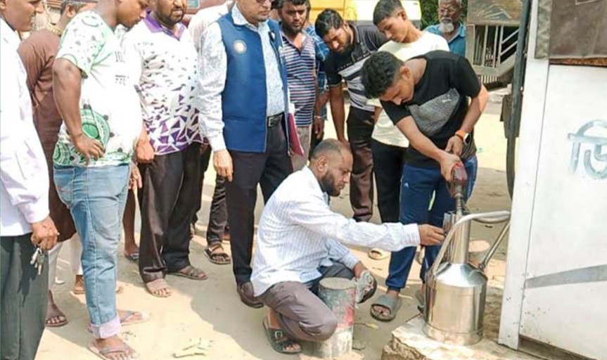 কুমিল্লা নগরীতে তেল কম দেওয়ায় দুটি পেট্রোল পাম্প সিলগালা